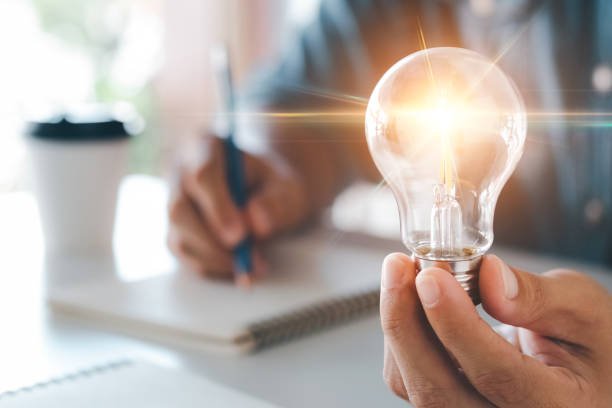Bedrijfsgroei 2025: van bedrijfsidee naar winstgevende onderneming met marktonderzoek en digitale marketingstrategie.