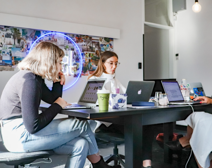 Cómo Crear un Negocio Exitoso: Estrategias y Herramientas para Emprendedores Principiantes