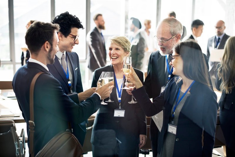 Zakelijk netwerk en netwerkrelaties opbouwen door samenwerking en loopbaanadvies.